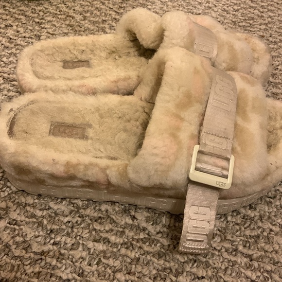 Ugg slides - Picture 2 of 4